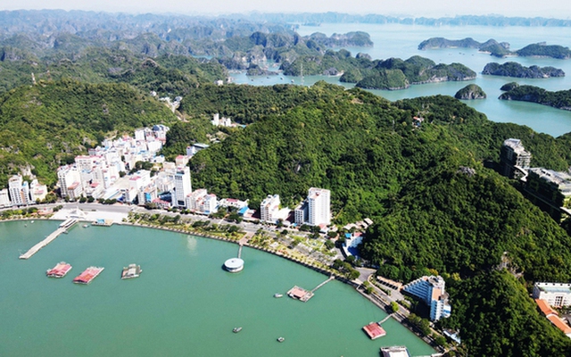 Bờ biển của "đảo ngọc" miền Bắc thay đổi sau gần 1 năm: Nhiều du khách bất ngờ không nhận ra- Ảnh 2. Bờ biển của "đảo ngọc" miền Bắc thay đổi sau gần 1 năm: Nhiều du khách bất ngờ không nhận ra- Ảnh 2.
