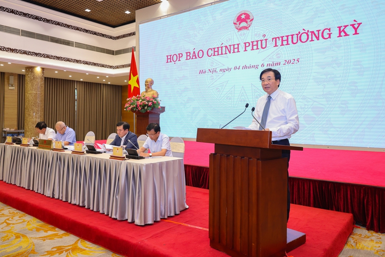 Họp báo Chính phủ thường kỳ tháng 5/2025: Tình hình phát triển KTXH nổi bật với 8 điểm sáng- Ảnh 1. Họp báo Chính phủ thường kỳ tháng 5/2025: Tình hình phát triển KTXH nổi bật với 8 điểm sáng- Ảnh 1.