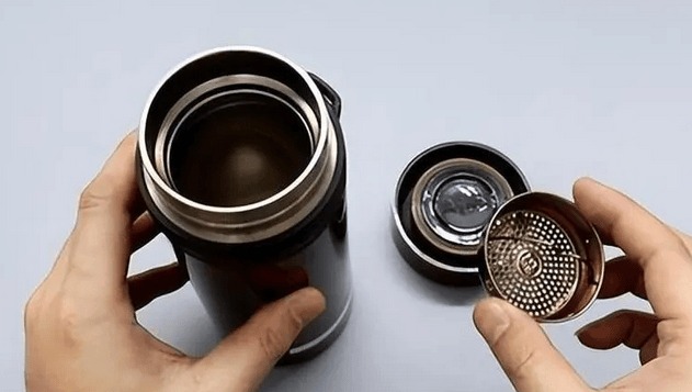 "Bí mật đen tối" của bình giữ nhiệt, nhiều người không biết vô tư dùng, chẳng trách bệnh từ miệng vào- Ảnh 1. "Bí mật đen tối" của bình giữ nhiệt, nhiều người không biết vô tư dùng, chẳng trách bệnh từ miệng vào- Ảnh 1.