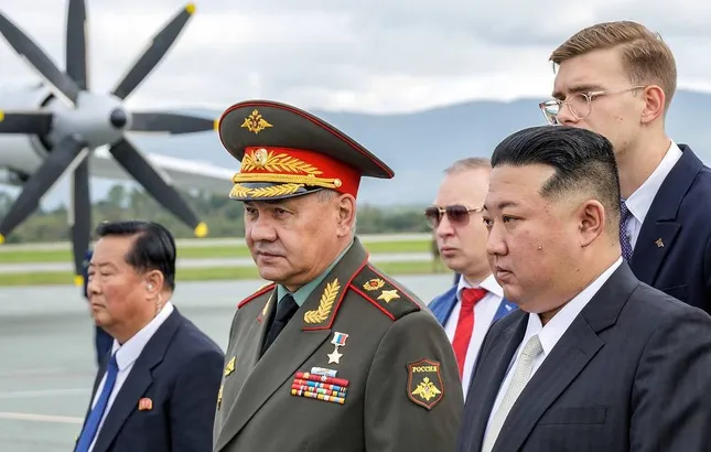 Ông Sergei Shoigu bất ngờ thăm Triều Tiên- Ảnh 1. Ông Sergei Shoigu bất ngờ thăm Triều Tiên- Ảnh 1.