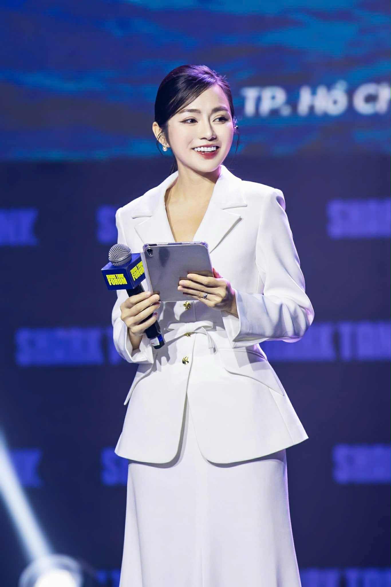 Nữ MC từng dẫn loạt sự kiện tầm cỡ của Forbes Việt Nam, Shark Tank gây ấn tượng với điểm IELTS, học vấn đáng nể- Ảnh 1. Nữ MC từng dẫn loạt sự kiện tầm cỡ của Forbes Việt Nam, Shark Tank gây ấn tượng với điểm IELTS, học vấn đáng nể- Ảnh 1.