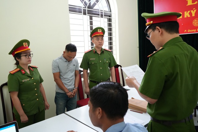 Bắt tạm giam kẻ buôn hàng cấm Nguyễn Văn Vững- Ảnh 3. Bắt tạm giam kẻ buôn hàng cấm Nguyễn Văn Vững- Ảnh 3.