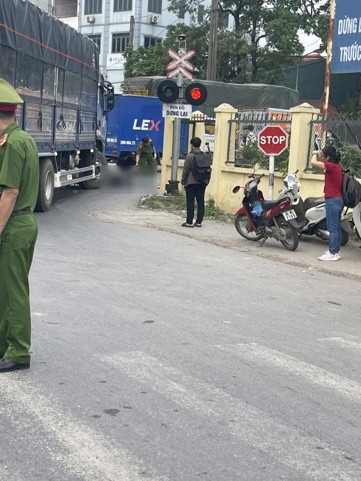Nữ sinh năm cuối tử vong trên phố Hà Nội: Camera hành trình hé lộ nguyên nhân- Ảnh 1.