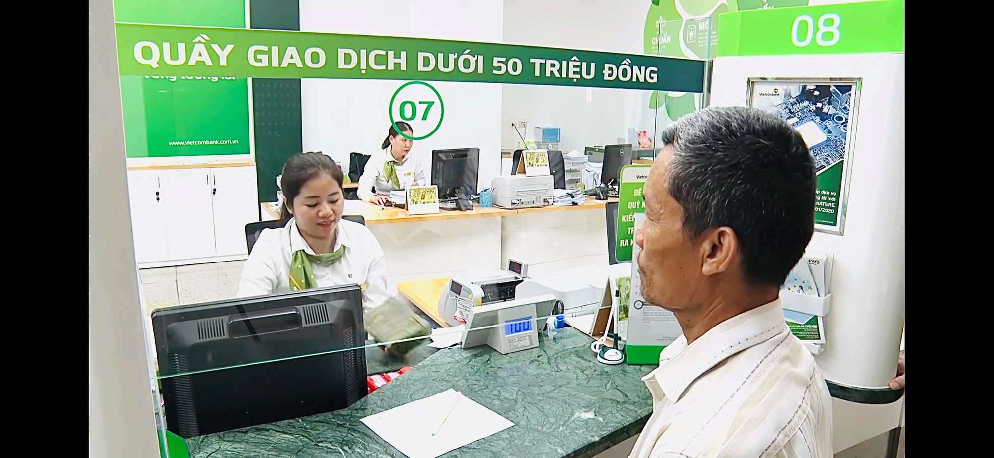 Vợ chồng trung niên ở Hà Nam gấp gáp chuyển 285 triệu vào một tài khoản lạ, ngân hàng lập tức cảnh báo- Ảnh 1. Vợ chồng trung niên ở Hà Nam gấp gáp chuyển 285 triệu vào một tài khoản lạ, ngân hàng lập tức cảnh báo- Ảnh 1.