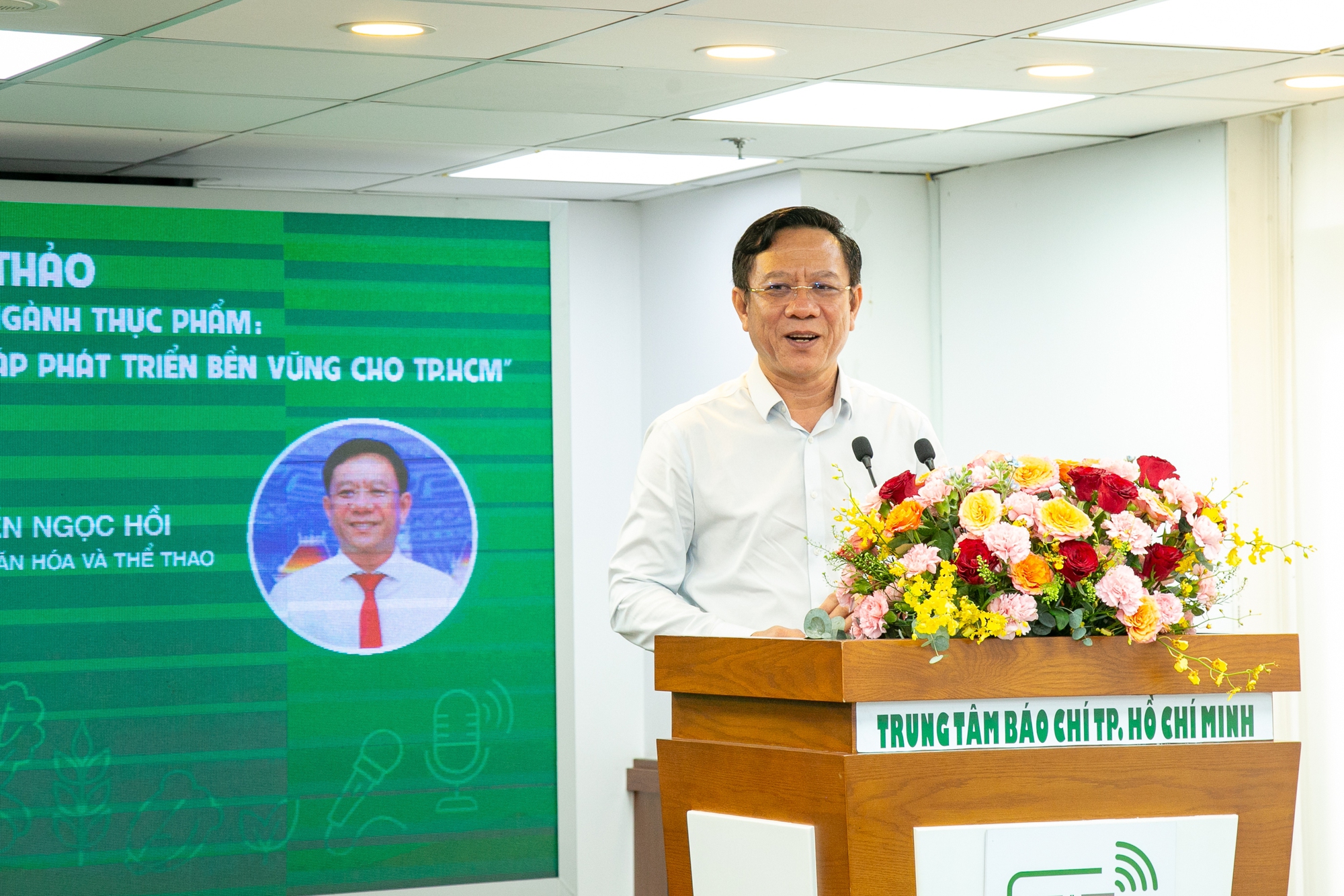 Từ vụ trứng gà giả, kẹo Kera..., TP HCM sẽ lập danh sách đen các KOL tham gia truyền thông "bẩn"- Ảnh 1. Từ vụ trứng gà giả, kẹo Kera..., TP HCM sẽ lập danh sách đen các KOL tham gia truyền thông "bẩn"- Ảnh 1.