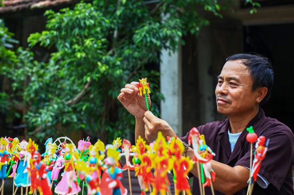 Khách Tây trầm trồ trước món đồ chơi của nhiều trẻ em Việt Nam, nhận xét: Tôi có thể ăn nó được luôn!- Ảnh 6. Khách Tây trầm trồ trước món đồ chơi của nhiều trẻ em Việt Nam, nhận xét: Tôi có thể ăn nó được luôn!- Ảnh 6.