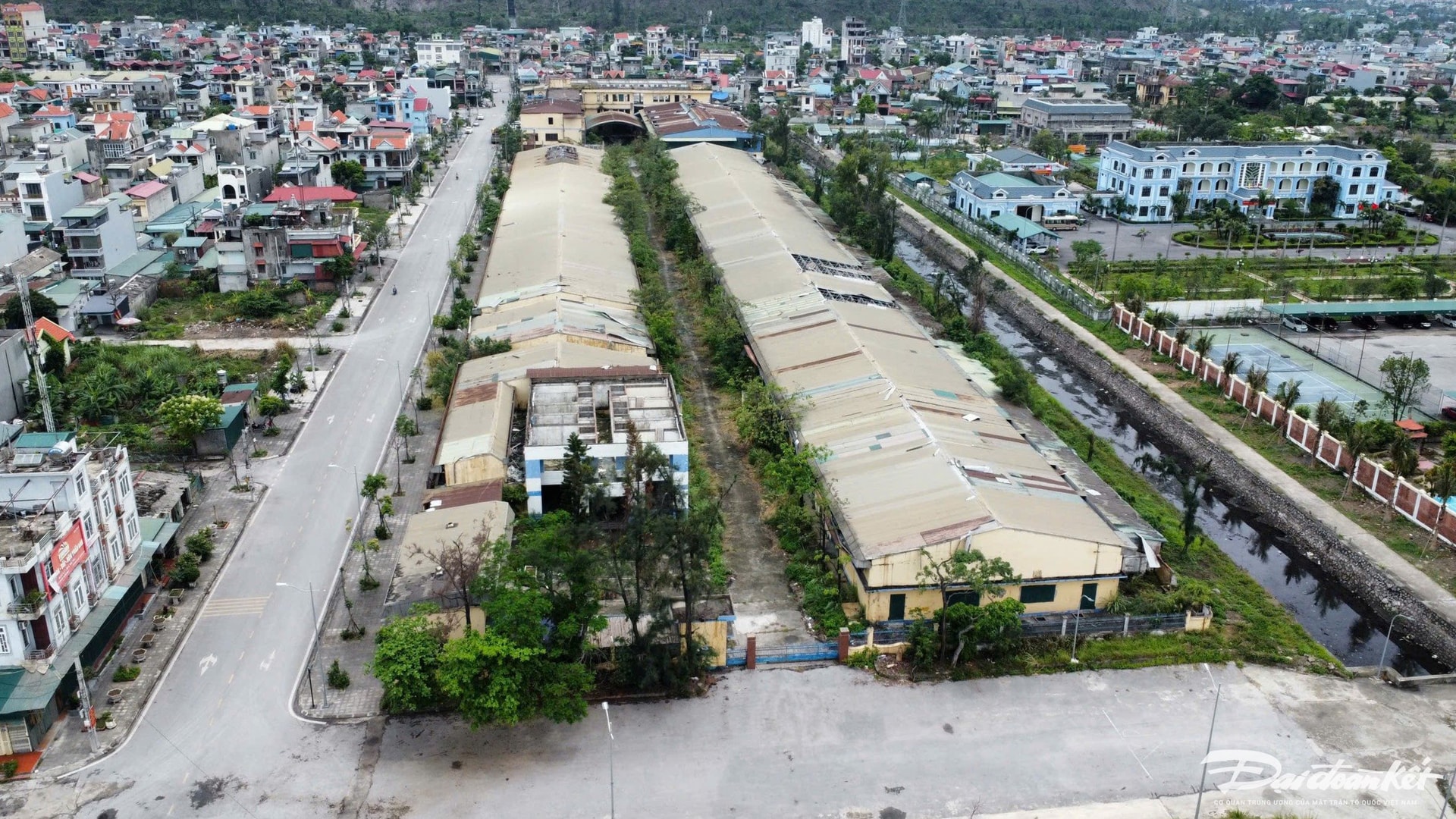 Bên trong nhà máy giày bỏ hoang của Tập đoàn TKV- Ảnh 1. Bên trong nhà máy giày bỏ hoang của Tập đoàn TKV- Ảnh 1.