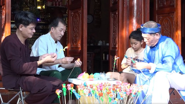 Khách Tây trầm trồ trước món đồ chơi của nhiều trẻ em Việt Nam, nhận xét: Tôi có thể ăn nó được luôn!- Ảnh 7. Khách Tây trầm trồ trước món đồ chơi của nhiều trẻ em Việt Nam, nhận xét: Tôi có thể ăn nó được luôn!- Ảnh 7.