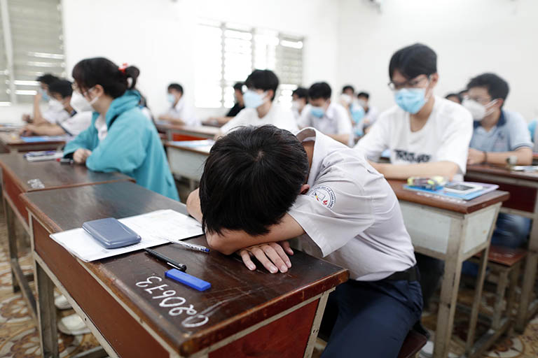 NÓNG nhất lúc này: Thầy giáo mỉa thí sinh thi lớp 10 NÓNG nhất lúc này: Thầy giáo mỉa thí sinh thi lớp 10