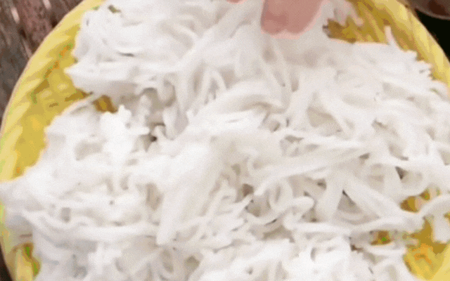 Bé Ê Phở hot rần rần khắp MXH: "Giao diện Tây mà hệ điều hành Tây Nam Bộ"- Ảnh 5. Bé Ê Phở hot rần rần khắp MXH: "Giao diện Tây mà hệ điều hành Tây Nam Bộ"- Ảnh 5.