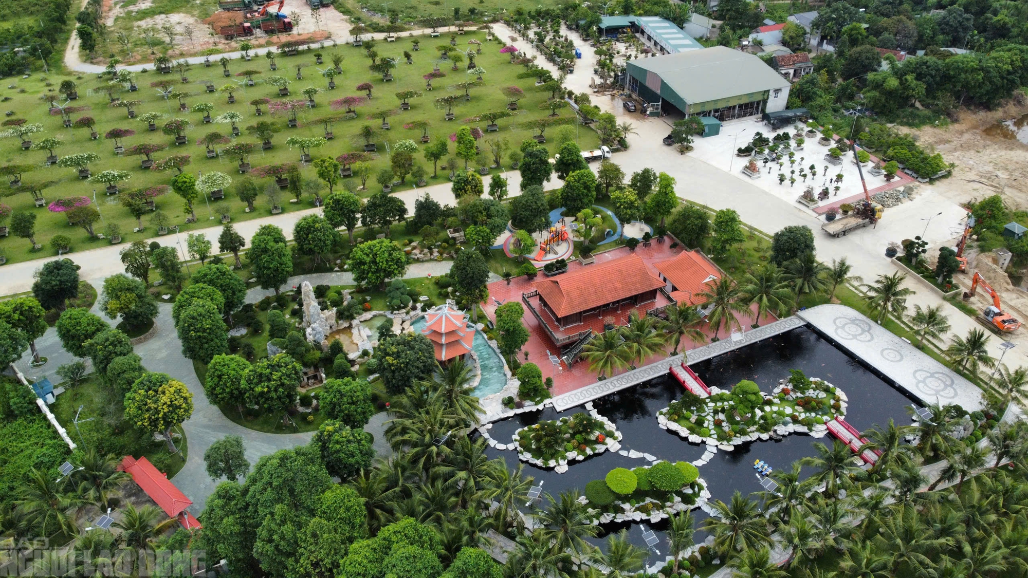 Thực hư khu biệt phủ cả ngàn m2 của Tuấn "thần đèn" ngoài đê sông Mã?- Ảnh 1. Thực hư khu biệt phủ cả ngàn m2 của Tuấn "thần đèn" ngoài đê sông Mã?- Ảnh 1.