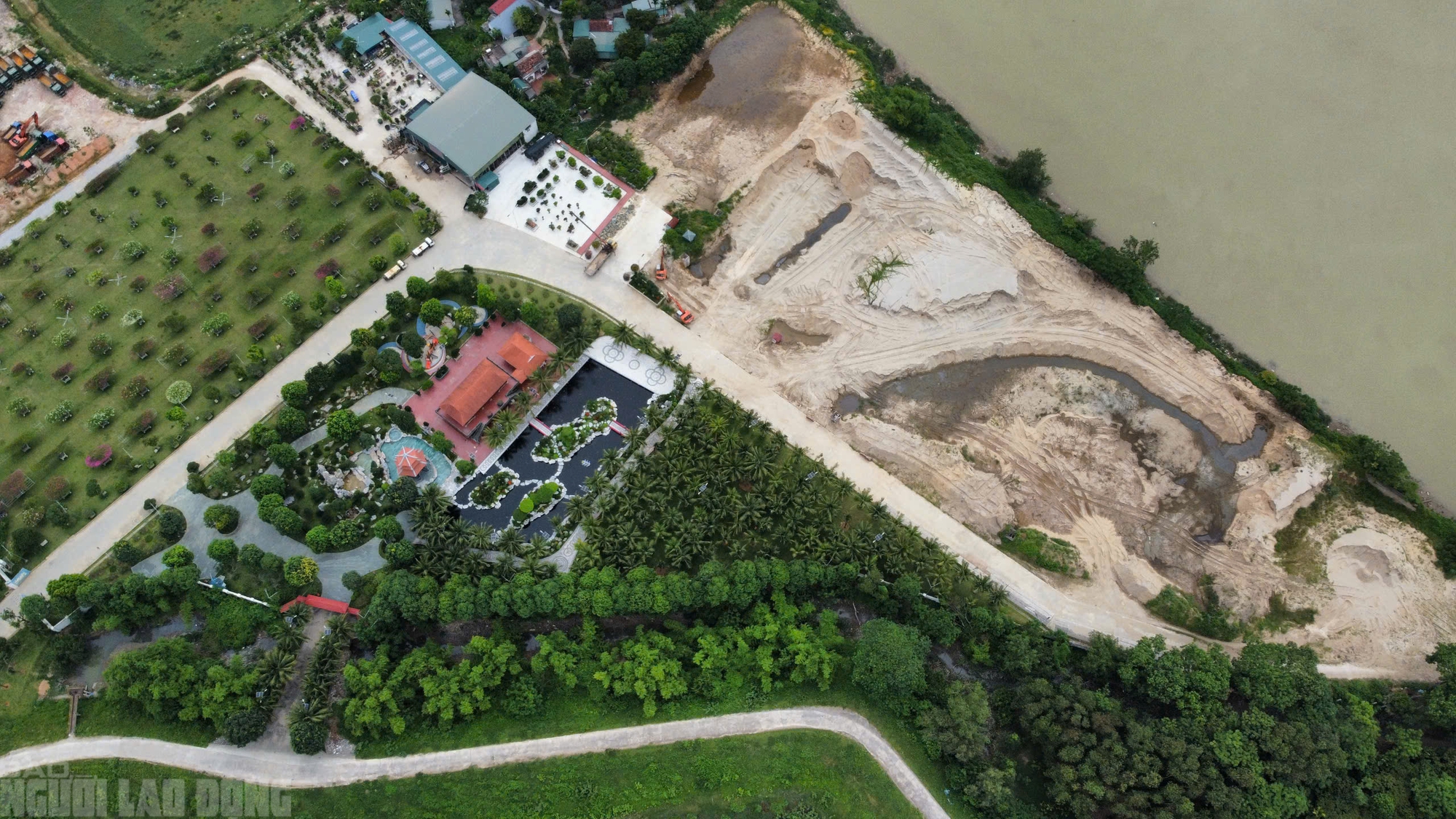 Thực hư khu biệt phủ cả ngàn m2 của Tuấn "thần đèn" ngoài đê sông Mã?- Ảnh 2. Thực hư khu biệt phủ cả ngàn m2 của Tuấn "thần đèn" ngoài đê sông Mã?- Ảnh 2.