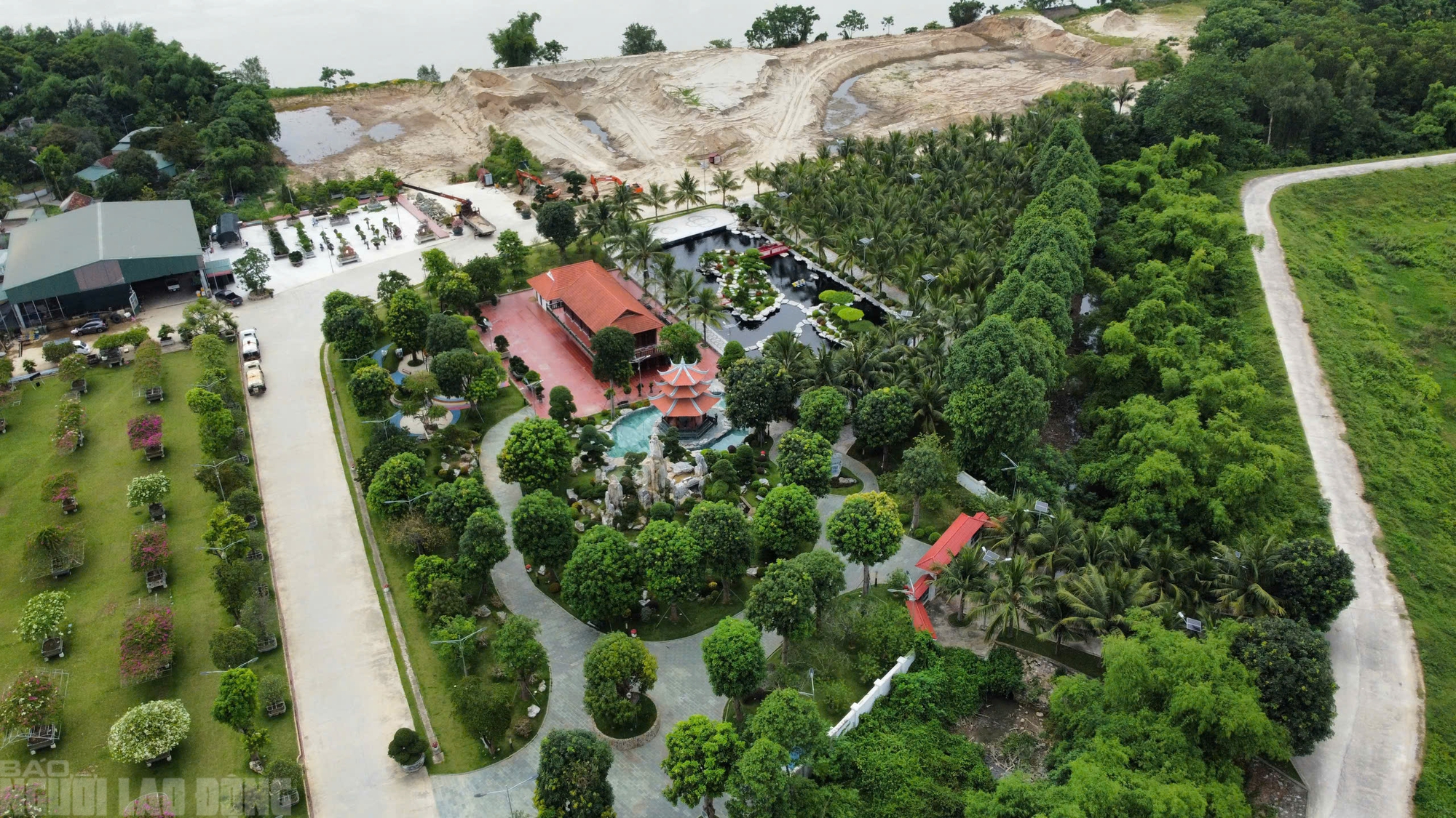Thực hư khu biệt phủ cả ngàn m2 của Tuấn "thần đèn" ngoài đê sông Mã?- Ảnh 3. Thực hư khu biệt phủ cả ngàn m2 của Tuấn "thần đèn" ngoài đê sông Mã?- Ảnh 3.