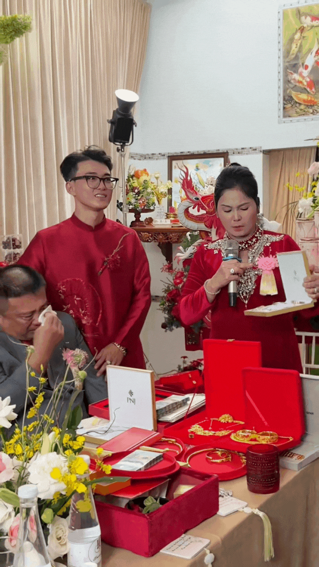 Độc lạ đám cưới miền Tây: Cô dâu được trao của hồi môn 100 con chồn hương, cổ phần nuôi hàu..., cảm xúc của bố vợ gây chú ý- Ảnh 8. Độc lạ đám cưới miền Tây: Cô dâu được trao của hồi môn 100 con chồn hương, cổ phần nuôi hàu..., cảm xúc của bố vợ gây chú ý- Ảnh 8.