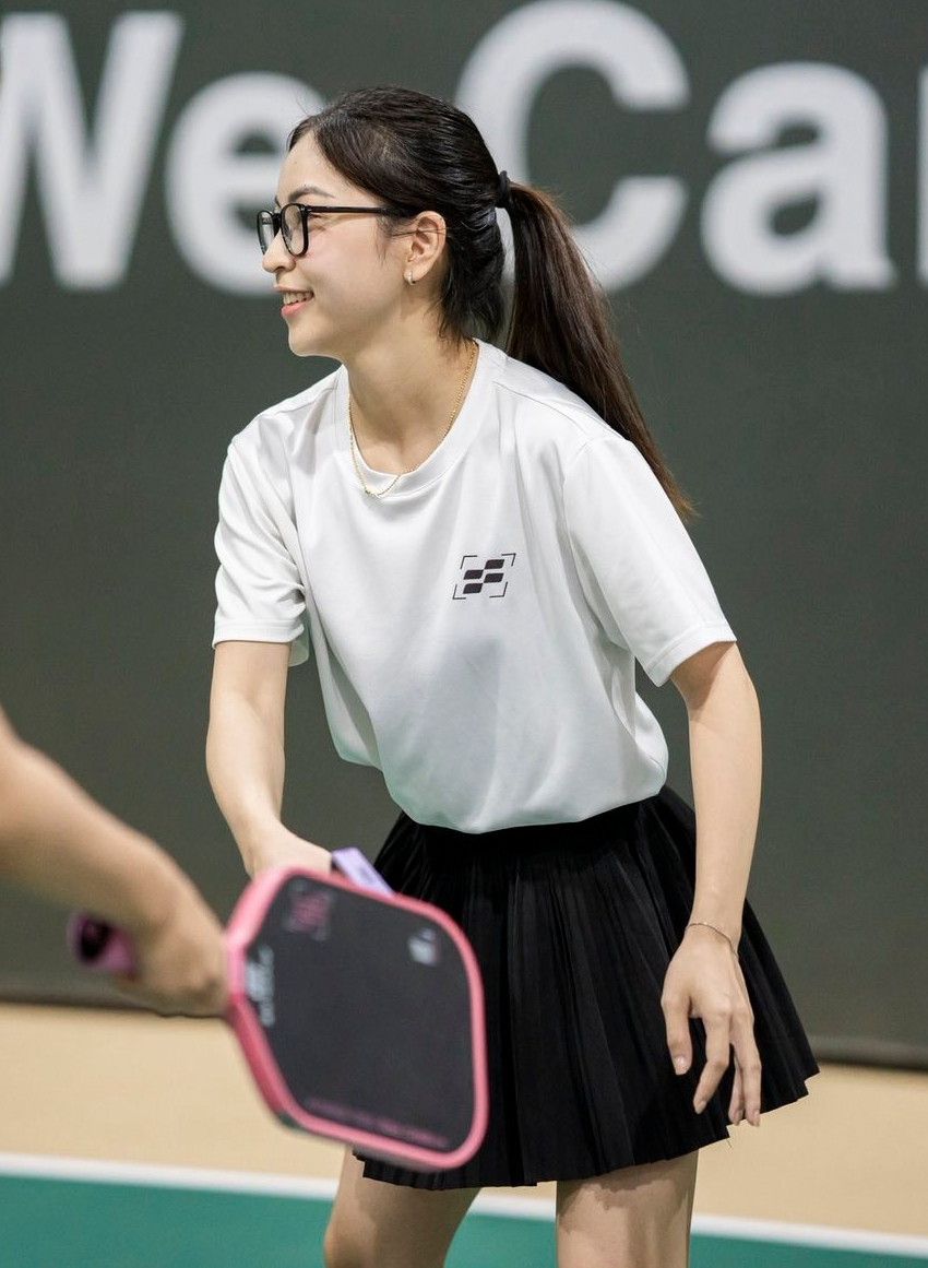 "Mối tình năm 17 tuổi" hot nhất làng bóng đá khoe visual sáng bừng sân pickleball, diện bikini nóng bỏng còn gây sốt hơn!- Ảnh 4. "Mối tình năm 17 tuổi" hot nhất làng bóng đá khoe visual sáng bừng sân pickleball, diện bikini nóng bỏng còn gây sốt hơn!- Ảnh 4.