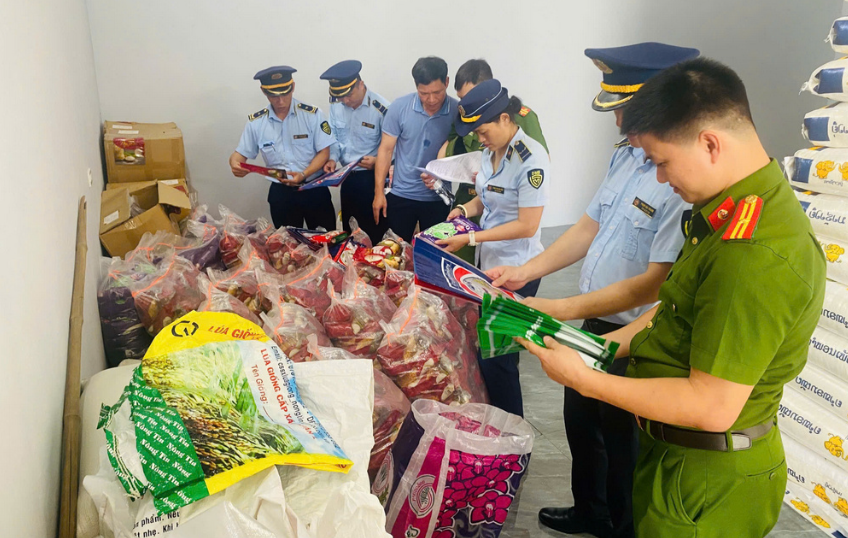 Phát hiện 1,4 tấn gạo giả nhãn mác, bao bì nước ngoài tại Nghệ An- Ảnh 1. Phát hiện 1,4 tấn gạo giả nhãn mác, bao bì nước ngoài tại Nghệ An- Ảnh 1.