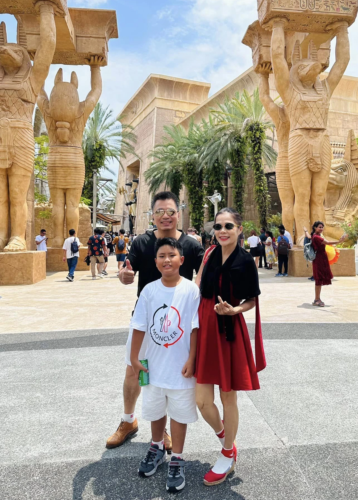 “Nữ tướng” showbiz Việt: Bạn gọi điện vay 200 tỷ đồng tiền mặt, lập tức đồng ý, hôn nhân viên mãn- Ảnh 4.