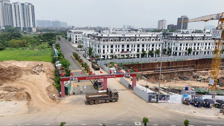Dù đã có biệt thự 2.000m2 tại Mỹ, nhà phố cổ nhưng Bằng Kiều vẫn “tất tay” mua một lúc 3 căn chung cư Hà Nội, tên chủ đầu tư càng khiến nhiều người ngỡ ngàng- Ảnh 5. Dù đã có biệt thự 2.000m2 tại Mỹ, nhà phố cổ nhưng Bằng Kiều vẫn “tất tay” mua một lúc 3 căn chung cư Hà Nội, tên chủ đầu tư càng khiến nhiều người ngỡ ngàng- Ảnh 5.