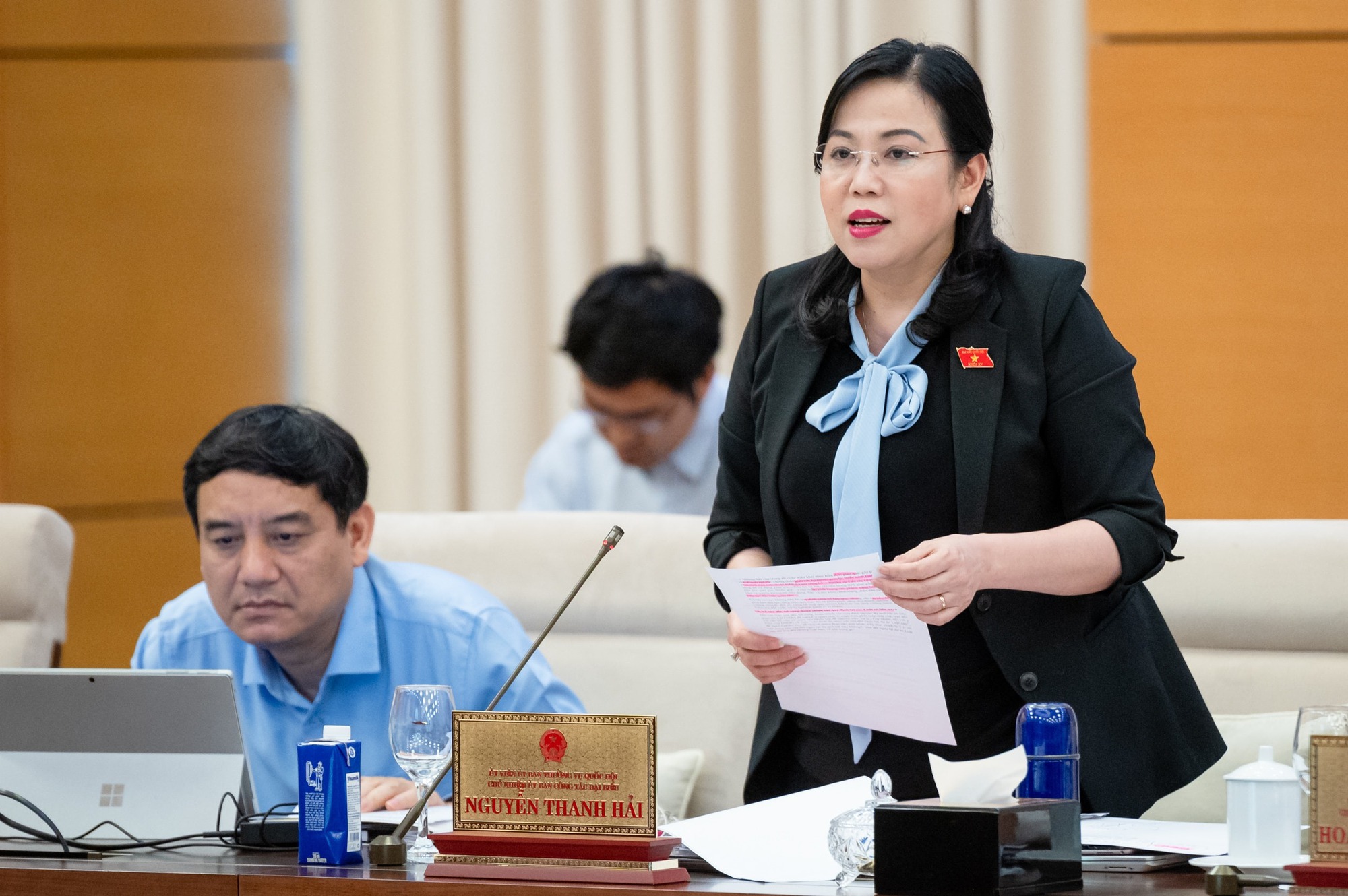 Bà Nguyễn Thanh Hải: Táo bán ở tiệm đắt tiền, mua về để mấy tháng không hỏng, ruồi nhặng còn chê- Ảnh 1.