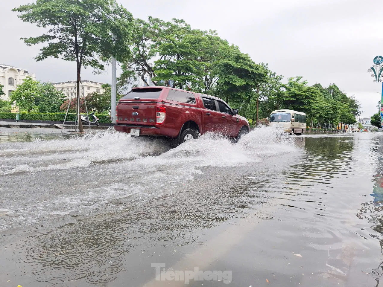 Thành phố Bắc Giang chìm trong 'biển nước'- Ảnh 2. Thành phố Bắc Giang chìm trong 'biển nước'- Ảnh 2.