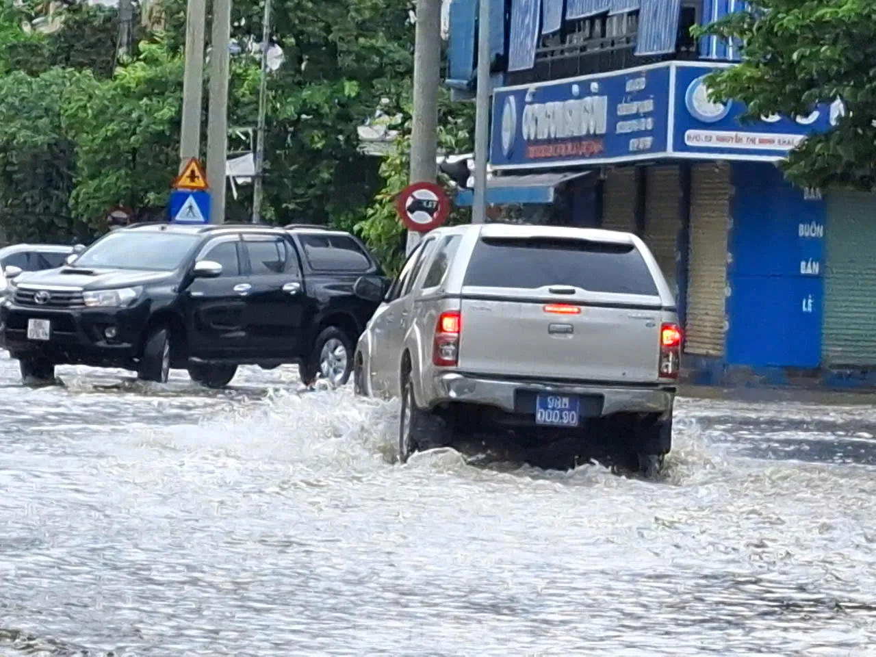 Thành phố Bắc Giang chìm trong 'biển nước'- Ảnh 9. Thành phố Bắc Giang chìm trong 'biển nước'- Ảnh 9.