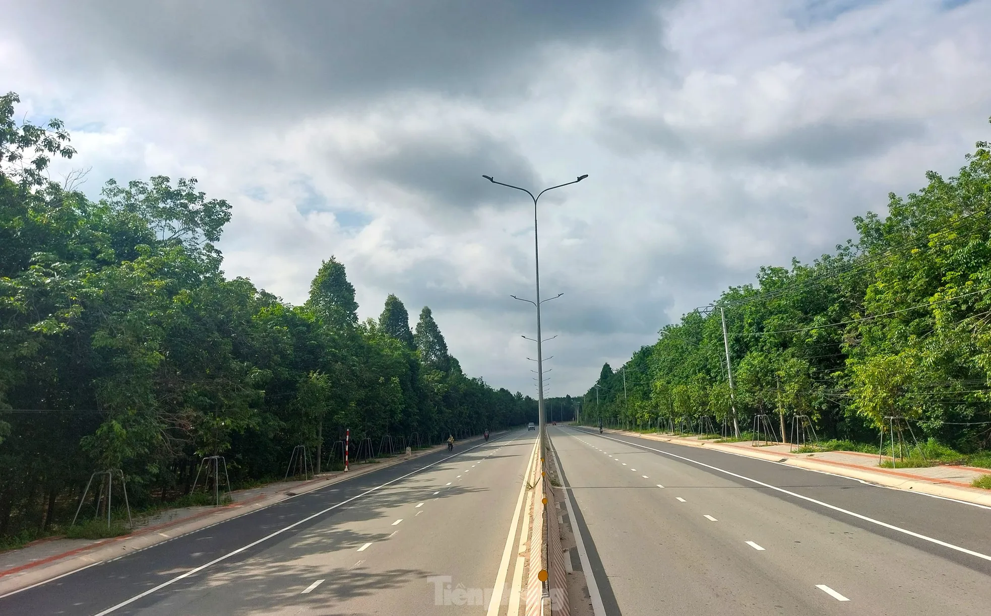 Ngắm tuyến đường băng qua rừng cao su nối Bình Dương với Tây Ninh vừa lên 6 làn- Ảnh 5. Ngắm tuyến đường băng qua rừng cao su nối Bình Dương với Tây Ninh vừa lên 6 làn- Ảnh 5.