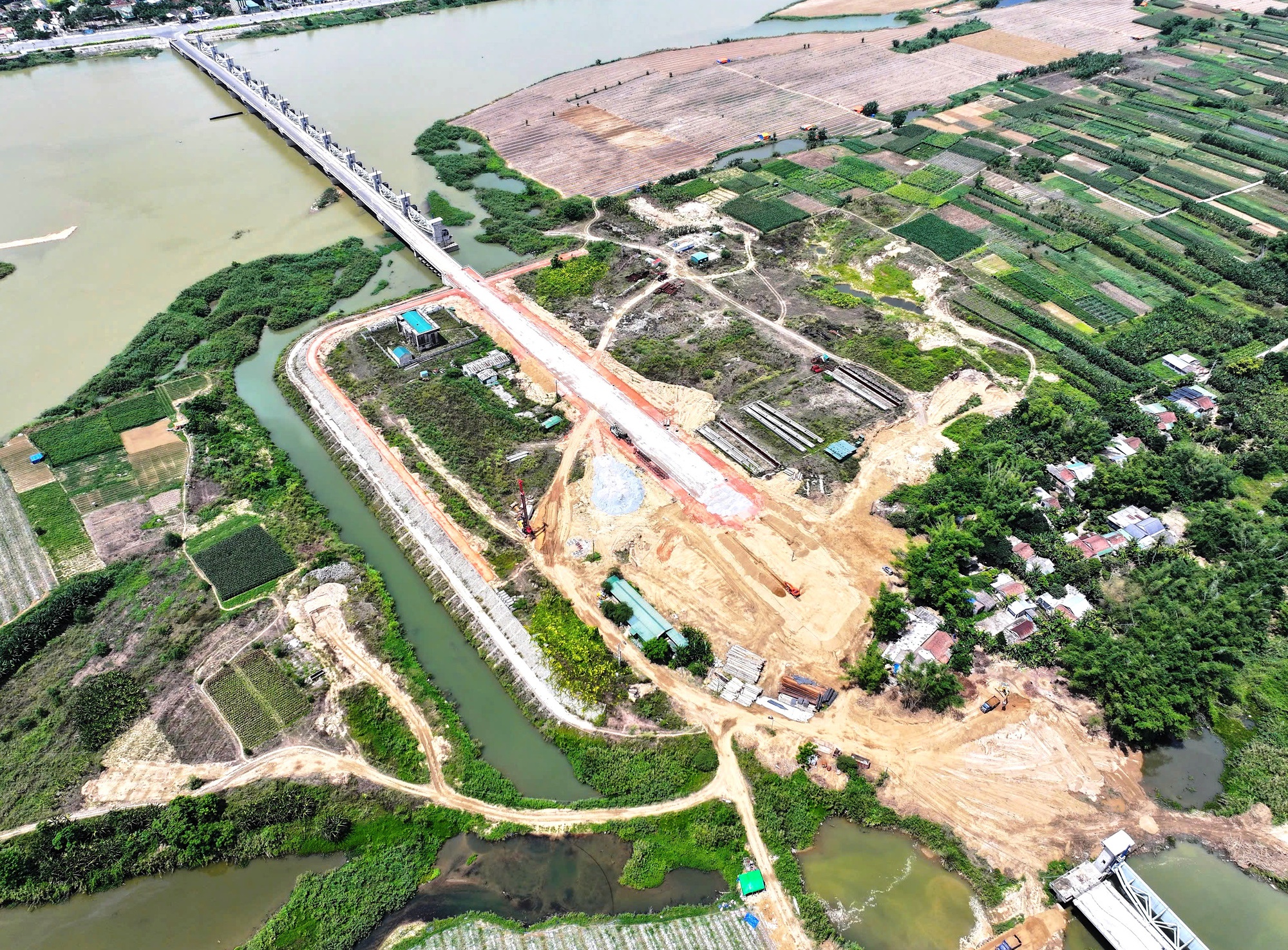 Vì sao TP Quảng Ngãi áp giá đền bù đất ở cho dân quá thấp?- Ảnh 4. Vì sao TP Quảng Ngãi áp giá đền bù đất ở cho dân quá thấp?- Ảnh 4.