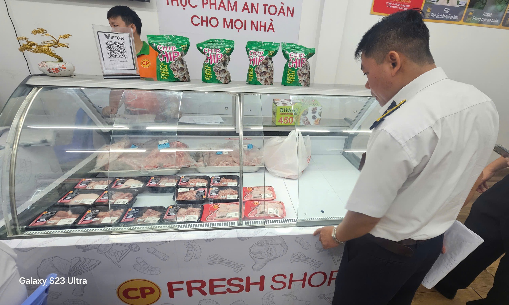 Bình Dương kiểm tra đột xuất các cửa hàng của Công ty C.P. Việt Nam- Ảnh 6.