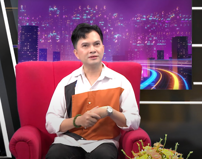 Nam ca sĩ nhiều bằng đại học, nổi tiếng nhưng không dám lấy vợ vì áp lực tài chính- Ảnh 1. Nam ca sĩ nhiều bằng đại học, nổi tiếng nhưng không dám lấy vợ vì áp lực tài chính- Ảnh 1.