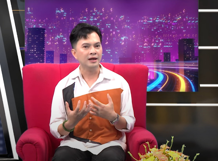 Nam ca sĩ nhiều bằng đại học, nổi tiếng nhưng không dám lấy vợ vì áp lực tài chính- Ảnh 2. Nam ca sĩ nhiều bằng đại học, nổi tiếng nhưng không dám lấy vợ vì áp lực tài chính- Ảnh 2.