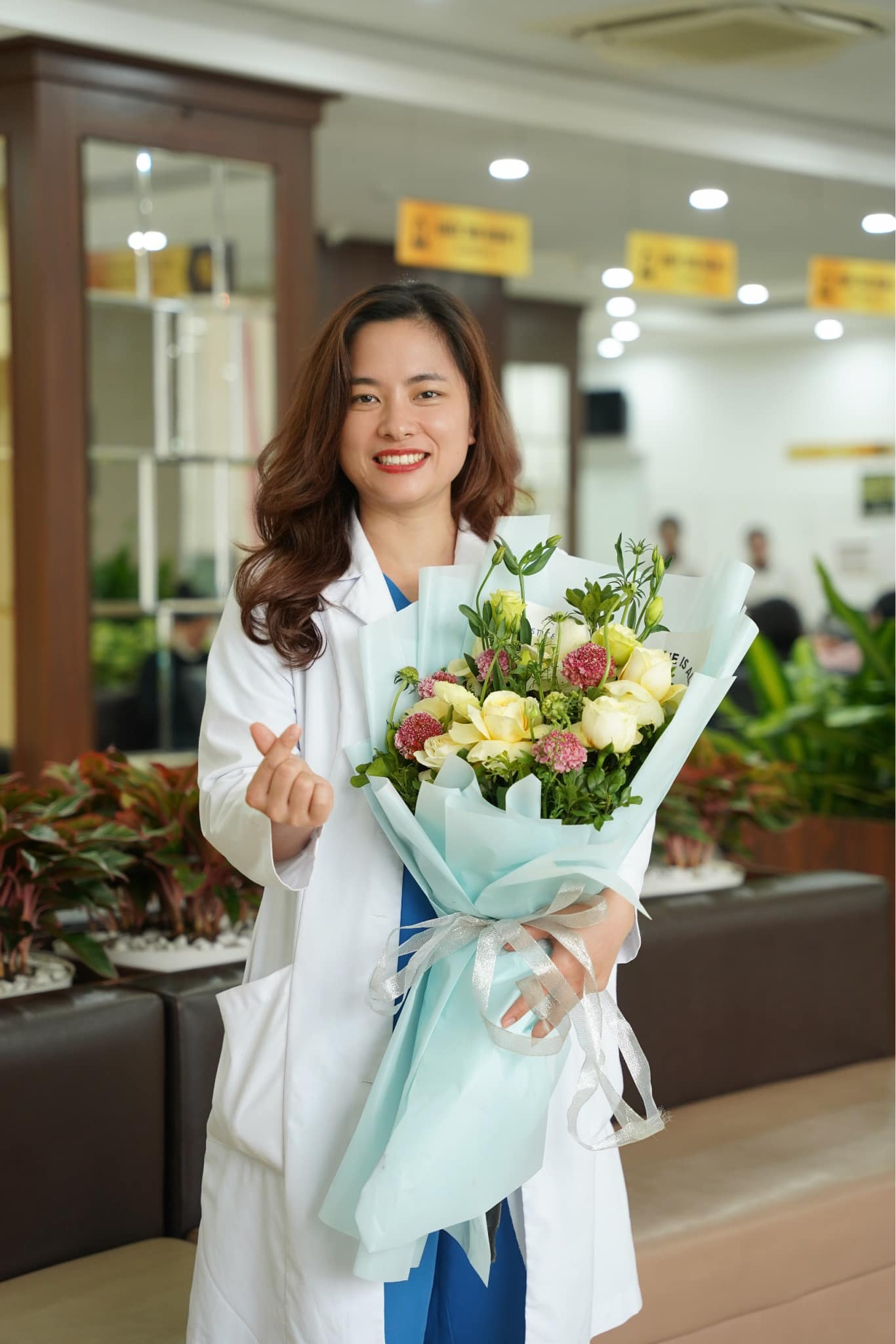 Người phụ nữ hot nhất TikTok lúc này: Đã bác sĩ còn kiêm dịch cabin Y khoa - khó nhằn bậc nhất, dân mạng choáng váng gọi tên "trùm cuối con nhà người ta"!- Ảnh 6.