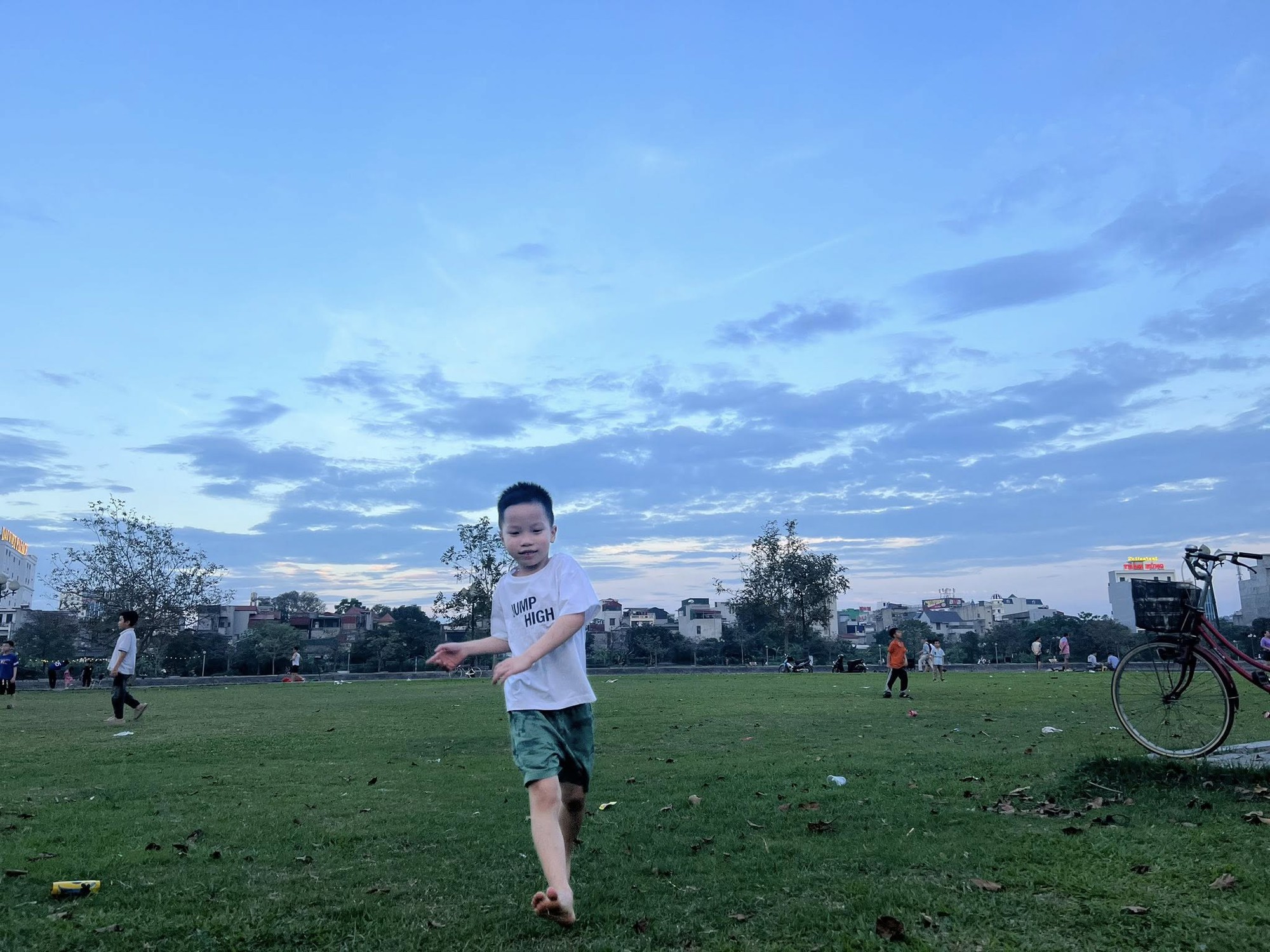 Từng sợ con thua thiệt vì bỏ phố về quê, bà mẹ Thanh Hóa giờ thở phào: "Làm tốt điều này, con ở đâu cũng trưởng thành tử tế"- Ảnh 7. Từng sợ con thua thiệt vì bỏ phố về quê, bà mẹ Thanh Hóa giờ thở phào: "Làm tốt điều này, con ở đâu cũng trưởng thành tử tế"- Ảnh 7.