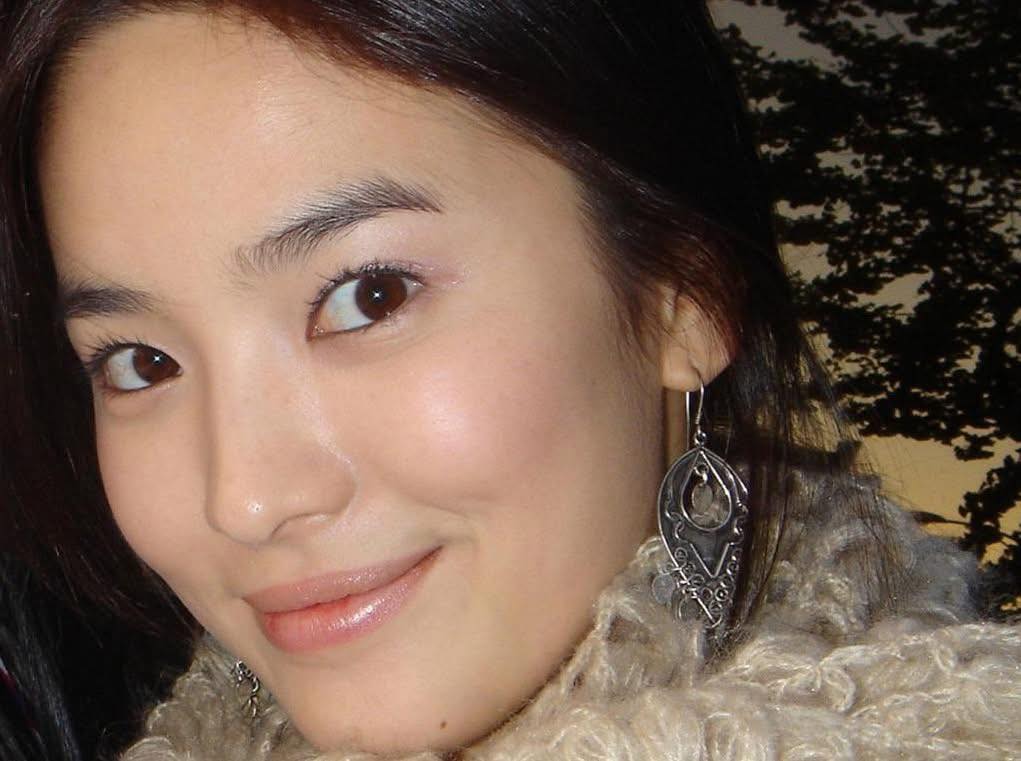Nhan sắc không camera thường nào “đánh bại” nổi: Song Hye Kyo tuổi đôi mươi đẹp mộc đến nao lòng- Ảnh 1. Nhan sắc không camera thường nào “đánh bại” nổi: Song Hye Kyo tuổi đôi mươi đẹp mộc đến nao lòng- Ảnh 1.