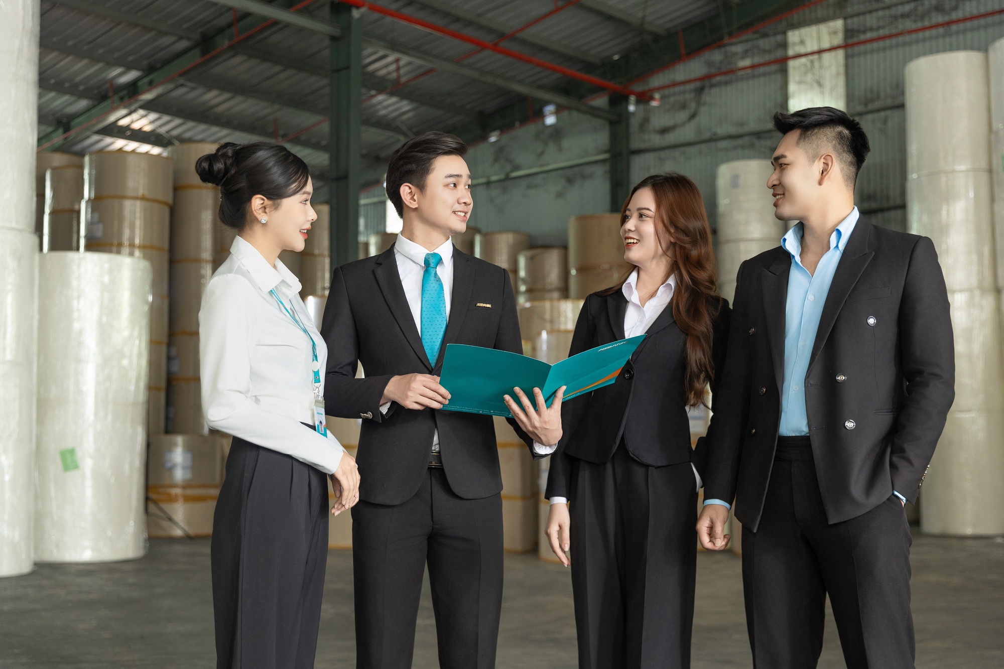 ABBANK trao hàng ngàn quà tặng và cơ hội trúng ô tô cho doanh nghiệp SME- Ảnh 3. ABBANK trao hàng ngàn quà tặng và cơ hội trúng ô tô cho doanh nghiệp SME- Ảnh 3.