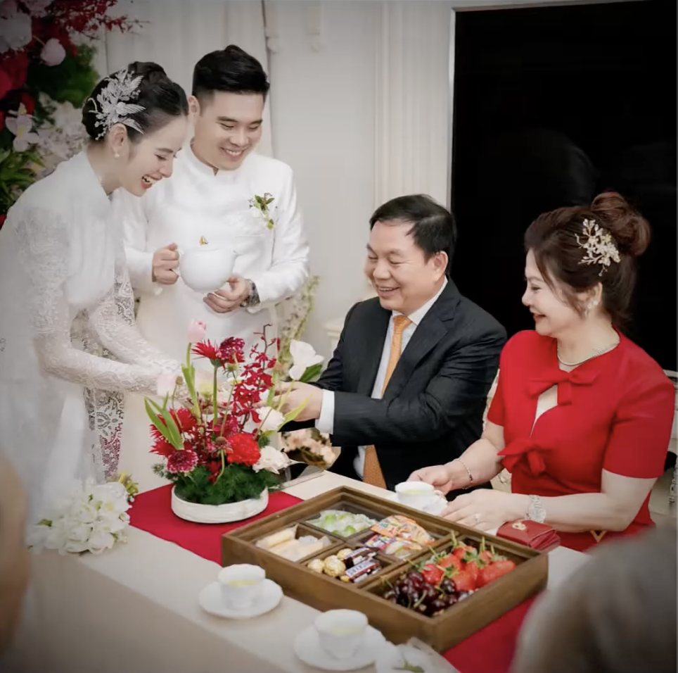HOT: "Kim Tae Hee Việt Nam" bí mật kết hôn với thiếu gia sau 4 tháng chia tay Nam vương Vbiz!- Ảnh 2. HOT: "Kim Tae Hee Việt Nam" bí mật kết hôn với thiếu gia sau 4 tháng chia tay Nam vương Vbiz!- Ảnh 2.