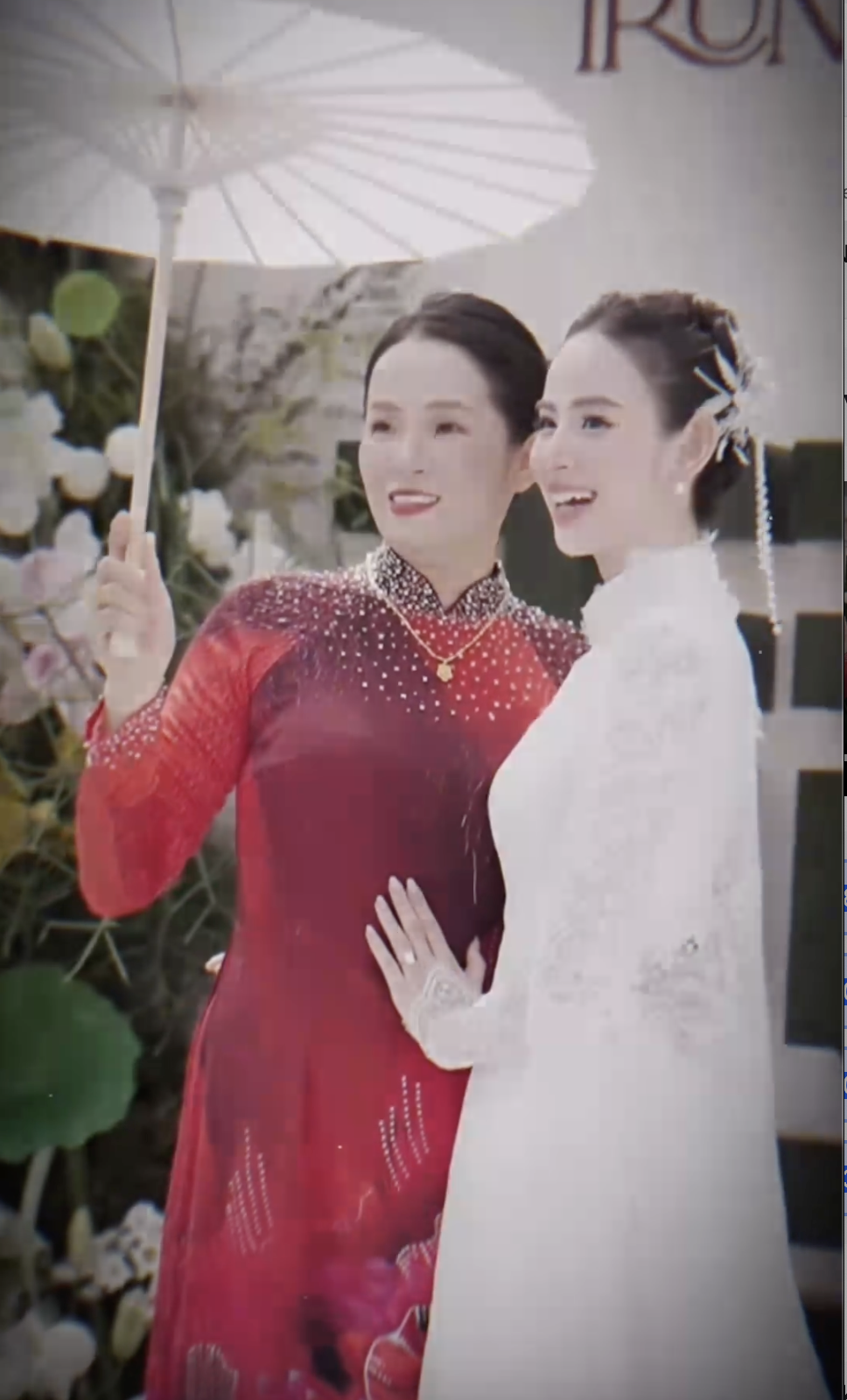HOT: "Kim Tae Hee Việt Nam" bí mật kết hôn với thiếu gia sau 4 tháng chia tay Nam vương Vbiz!- Ảnh 4. HOT: "Kim Tae Hee Việt Nam" bí mật kết hôn với thiếu gia sau 4 tháng chia tay Nam vương Vbiz!- Ảnh 4.