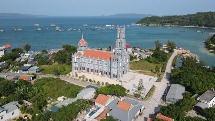Đến hòn đảo này ai cũng ngơ ngác hỏi Đến hòn đảo này ai cũng ngơ ngác hỏi