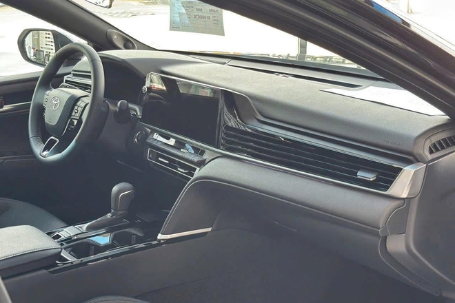 Toyota Camry giảm giá 100 triệu đồng tại đại lý: Bản 'base' còn hơn 1,1 tỷ, vẫn đắt hơn 200 triệu so với Mazda6 bản 'full'- Ảnh 7. Toyota Camry giảm giá 100 triệu đồng tại đại lý: Bản 'base' còn hơn 1,1 tỷ, vẫn đắt hơn 200 triệu so với Mazda6 bản 'full'- Ảnh 7.