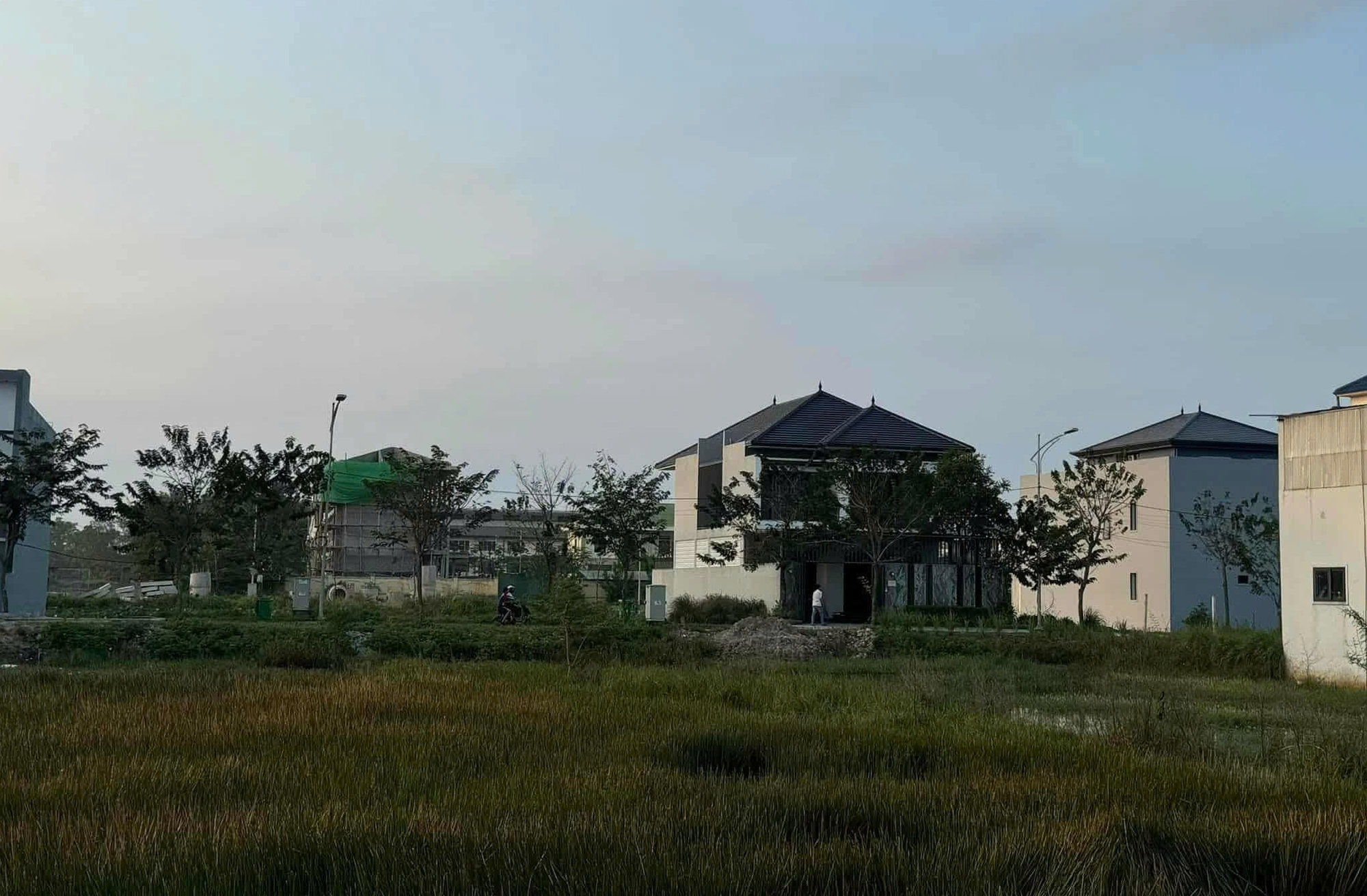 Mua đất quê 1.200m2 từ thời giá chỉ 500.000 đồng, người phụ nữ vui mừng: Vừa rao bán 6,5 tỷ đồng đã có người mua ngay- Ảnh 1. Mua đất quê 1.200m2 từ thời giá chỉ 500.000 đồng, người phụ nữ vui mừng: Vừa rao bán 6,5 tỷ đồng đã có người mua ngay- Ảnh 1.