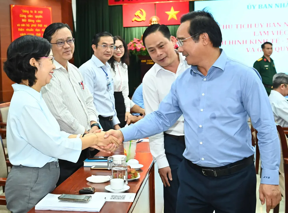 Chủ tịch UBND TPHCM làm việc với quận 6 để tháo gỡ khó khăn vướng mắc các dự án đầu tư- Ảnh 4. Chủ tịch UBND TPHCM làm việc với quận 6 để tháo gỡ khó khăn vướng mắc các dự án đầu tư- Ảnh 4.