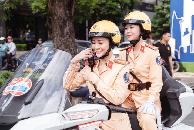Nghẹt thở xem cảnh sát diễn tập chống khủng bố, bảo vệ yếu nhân tại trung tâm TP HCM- Ảnh 2. Nghẹt thở xem cảnh sát diễn tập chống khủng bố, bảo vệ yếu nhân tại trung tâm TP HCM- Ảnh 2.