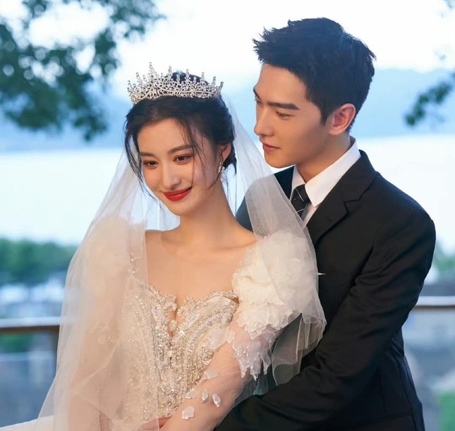 Hóa ra đây là nhan sắc thật của "tiểu Lưu Diệc Phi" được cánh đàn ông khao khát nhất- Ảnh 9. Hóa ra đây là nhan sắc thật của "tiểu Lưu Diệc Phi" được cánh đàn ông khao khát nhất- Ảnh 9.