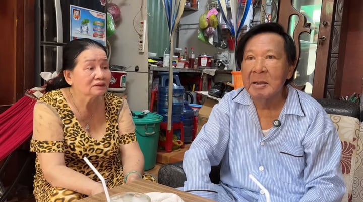 'Ông bầu' cải lương lừng lẫy giờ ở nhà cũ nát, vợ phải đi rửa bát kiếm tiền- Ảnh 2. 'Ông bầu' cải lương lừng lẫy giờ ở nhà cũ nát, vợ phải đi rửa bát kiếm tiền- Ảnh 2.