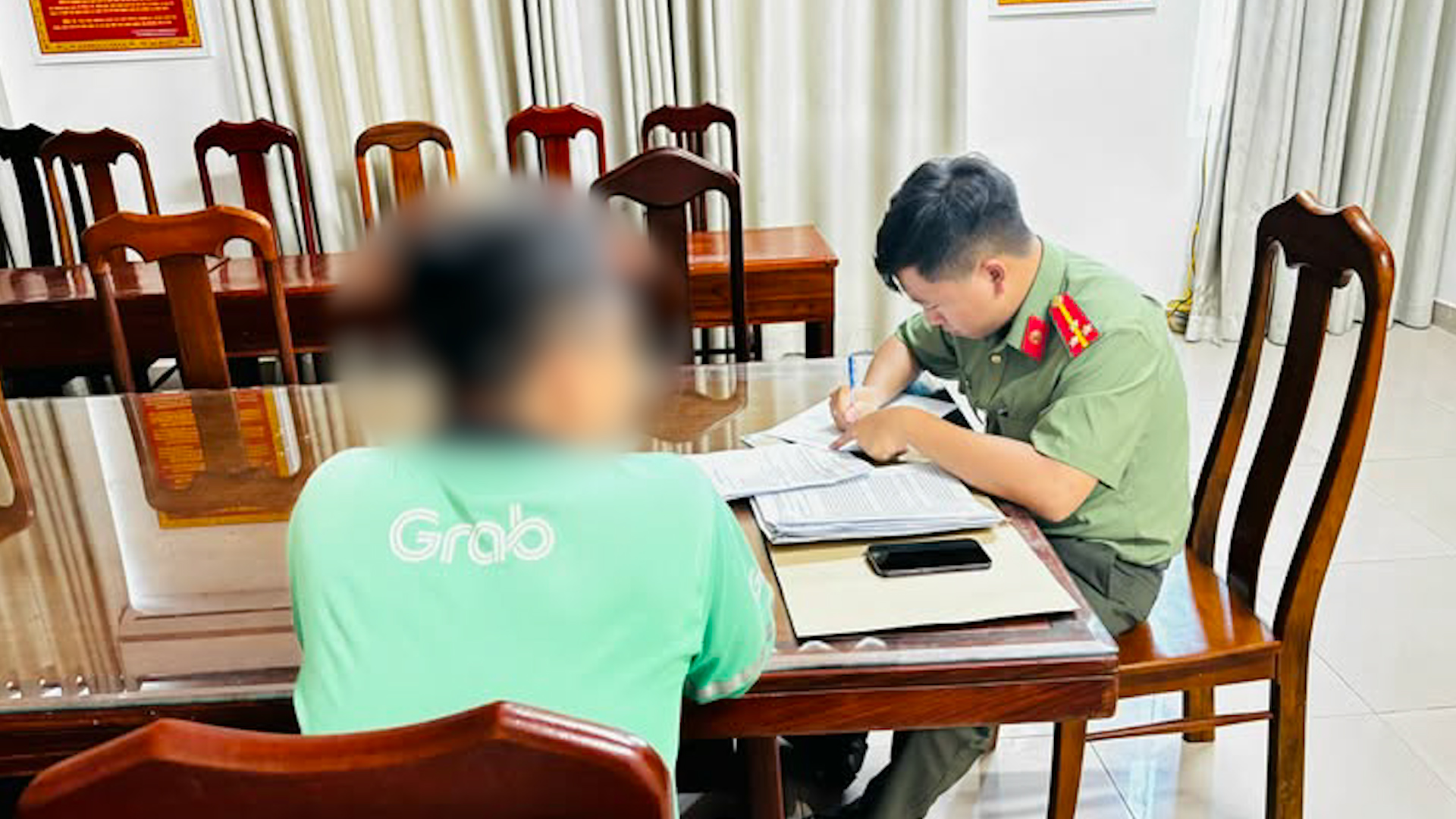 Nghe nhân viên Techcombank báo tài khoản lâu không dùng có 1,7 tỷ đồng chuyển vào, tài xế Grab kiểm tra ứng dụng ngân hàng rồi báo công an- Ảnh 1. Nghe nhân viên Techcombank báo tài khoản lâu không dùng có 1,7 tỷ đồng chuyển vào, tài xế Grab kiểm tra ứng dụng ngân hàng rồi báo công an- Ảnh 1.
