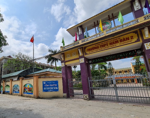Thầy giáo bị tố nói “học cho lắm rồi cũng đi làm thuê, công nhân” lên tiếng bất ngờ- Ảnh 1. Thầy giáo bị tố nói “học cho lắm rồi cũng đi làm thuê, công nhân” lên tiếng bất ngờ- Ảnh 1.