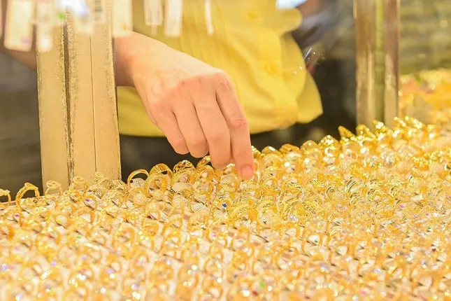 Xóa độc quyền vàng miếng: Giải phóng hàng chục tỷ USD 'chết' trong dân- Ảnh 1. Xóa độc quyền vàng miếng: Giải phóng hàng chục tỷ USD 'chết' trong dân- Ảnh 1.