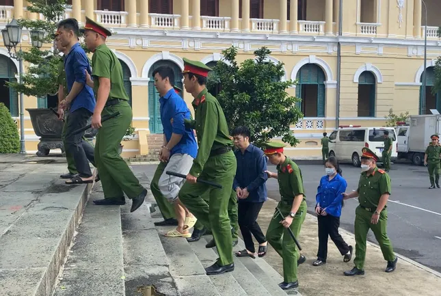 Kiểm sát viên biệt phái tham gia xét xử nữ DJ cầm đầu đường dây 108kg ma túy tại TPHCM- Ảnh 5. Kiểm sát viên biệt phái tham gia xét xử nữ DJ cầm đầu đường dây 108kg ma túy tại TPHCM- Ảnh 5.