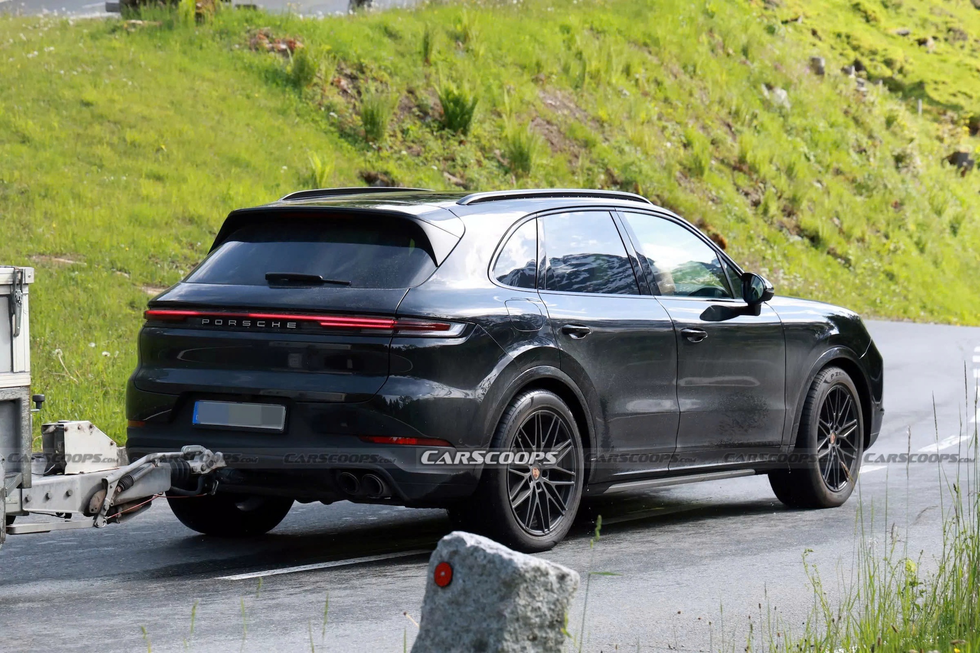 Lộ ảnh Porsche Cayenne mới: Vẫn giữ động cơ xăng, có chi tiết giống 911 GTS thế hệ mới nhất tại Việt Nam, ra mắt năm 2027- Ảnh 5. Lộ ảnh Porsche Cayenne mới: Vẫn giữ động cơ xăng, có chi tiết giống 911 GTS thế hệ mới nhất tại Việt Nam, ra mắt năm 2027- Ảnh 5.