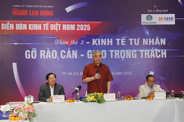 PGS.TS Trần Đình Thiên: "Khu vực tư nhân 40 năm nay chưa bao giờ yếu và khó như lúc này"- Ảnh 1. PGS.TS Trần Đình Thiên: "Khu vực tư nhân 40 năm nay chưa bao giờ yếu và khó như lúc này"- Ảnh 1.