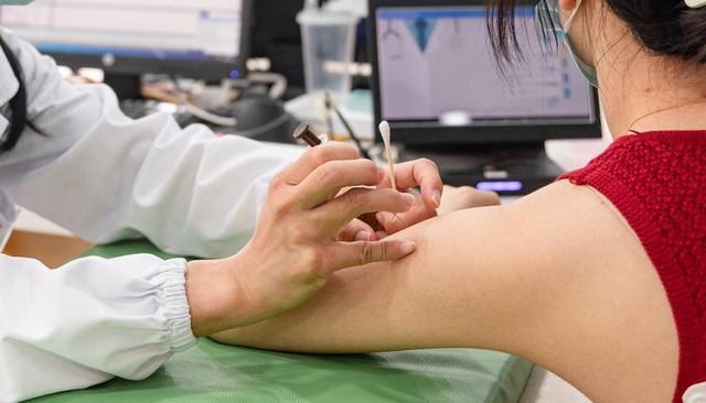 Vắc xin HPV-2, HPV-4, HPV-9 khác nhau chỗ nào? Nữ giới tiêm loại nào là tốt nhất?- Ảnh 1. Vắc xin HPV-2, HPV-4, HPV-9 khác nhau chỗ nào? Nữ giới tiêm loại nào là tốt nhất?- Ảnh 1.